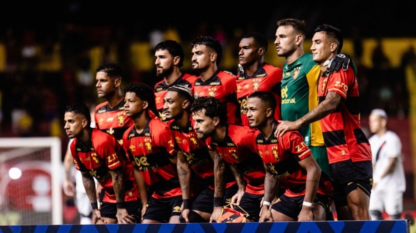 Imagem do time titular do Sport no jogo contra o Vasco