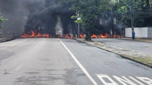 Protesto ocupação Americano Batista, na Av. Agamenon Magalhães
