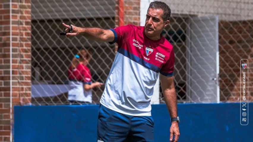 Renato Paiva comanda treino do Fortaleza