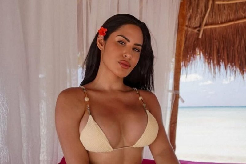 De biquíni, ex-BBB Isabelle Nogueira encanta fãs com cliques paradisíacos no México