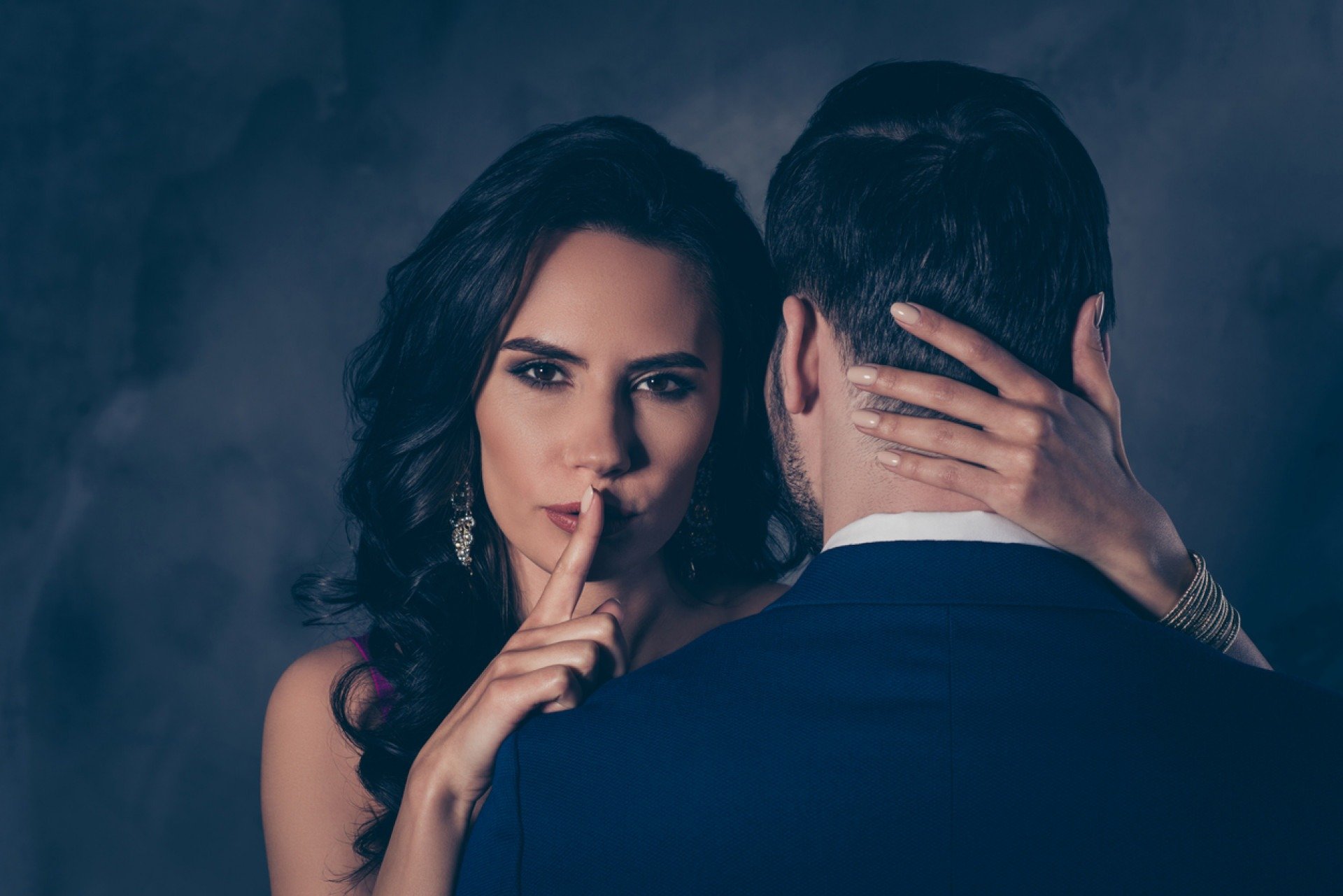 O universo vai revelar um romance secreto que muda o destino de 3 signos