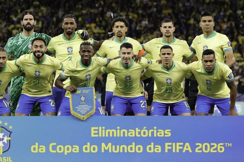 Elenco da Seleção Brasileira em partida das Eliminatórias para a Copa do Mundo