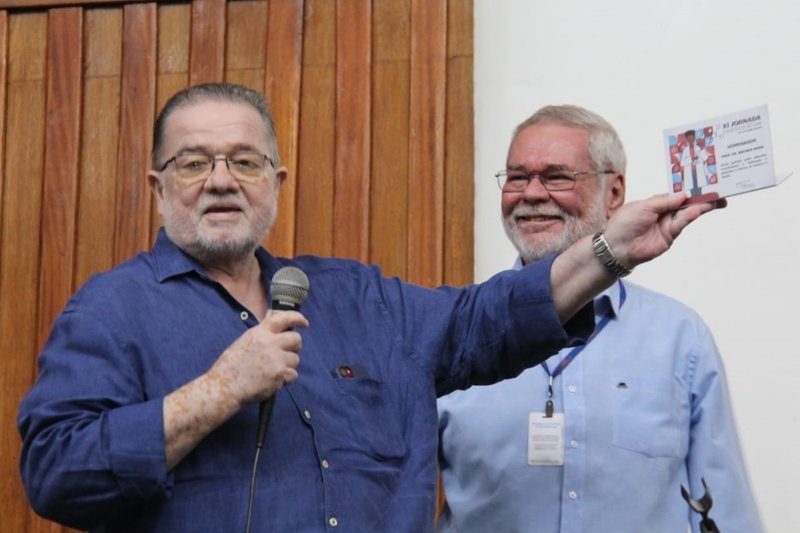 Em 2024, Wayner (à esq.) foi homenageado durante a 11ª Jornada Científica do Instituto Aggeu Magalhães