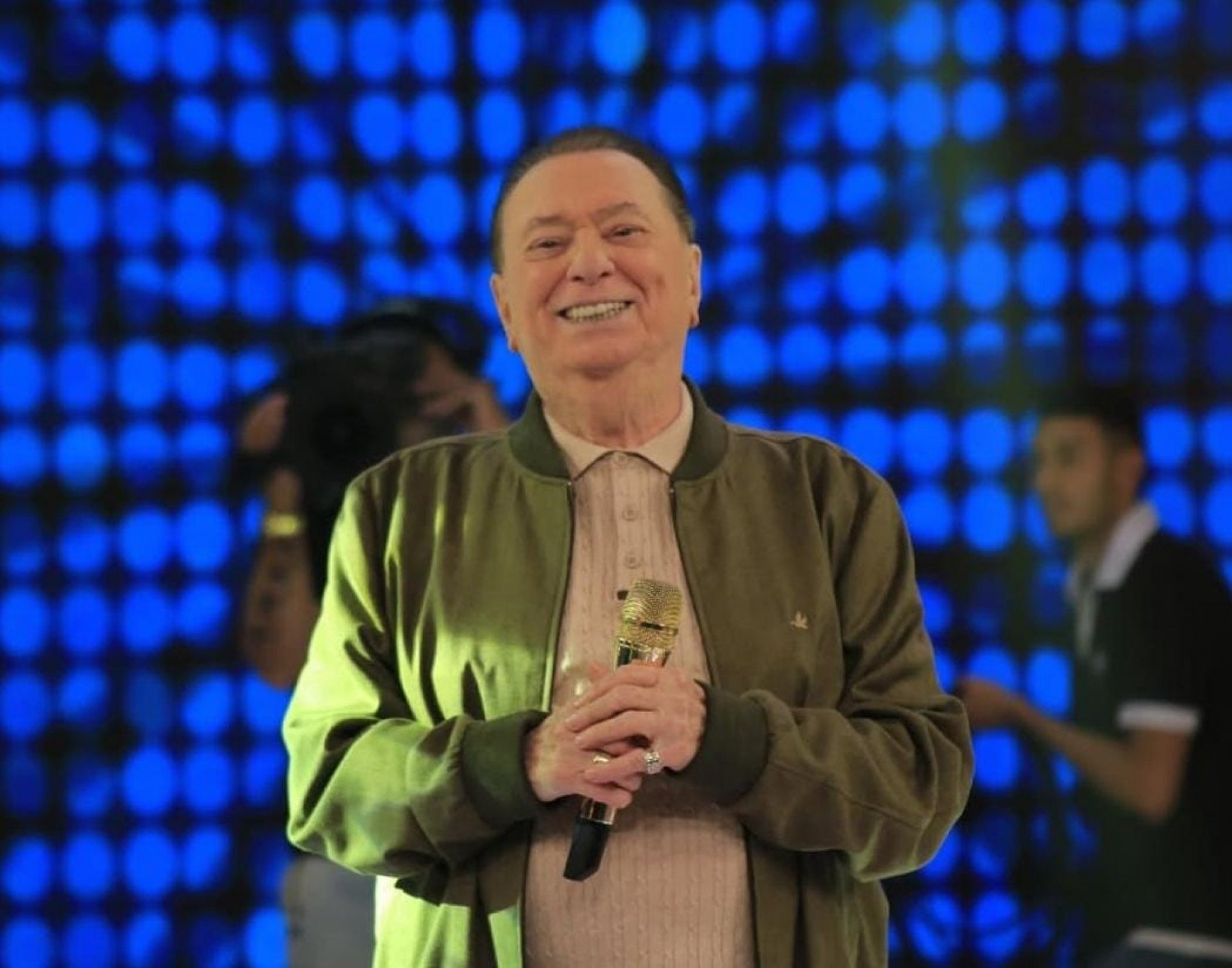 Apresentador Raul Gil é internado em hospital de São Paulo, diz colunista