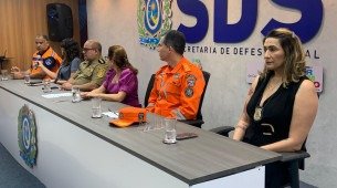 Representantes da Defesa Civil de Pernambuco, Polícia Científica, Polícia Militar, Secretaria Executiva de Defesa Social, do Corpo de Bombeiros Militar e da Polícia Civil (DESEC de Olinda)