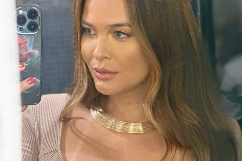 Geisy Arruda surge de lingerie e dá zoom em decote: ‘Covardia’