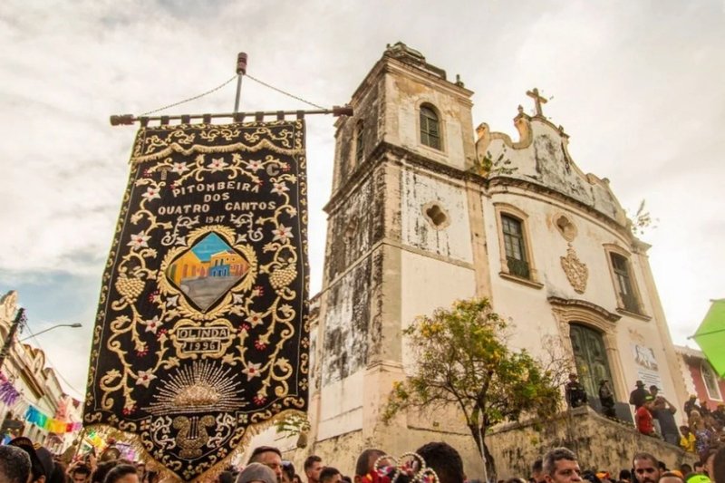 Estandarte da Troça Carnavalesca Pitombeira dos Quatro Cantos, em Olinda