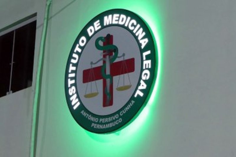 A criança tem paralisia cerebral e faz uso de cadeira de rodas; mãe flagrou momento da agressão, mas criminoso fugiu antes da chegada das autoridades