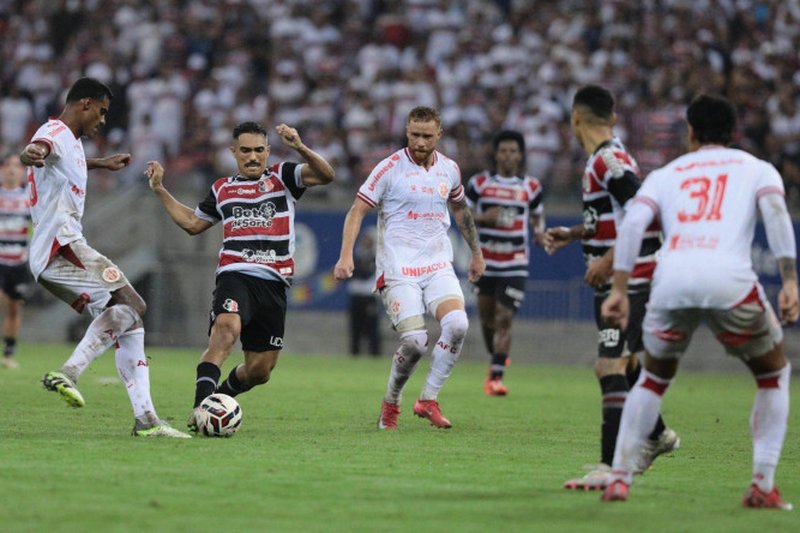 Lance do jogo de ida entre Santa Cruz x América-RN pelas quartas de final da Série D