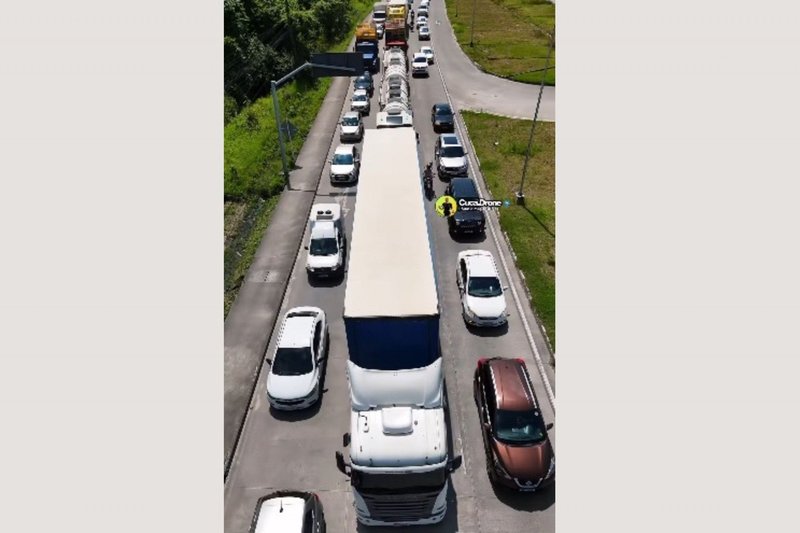 Na manhã deste sábado (6), PRF registrou congestionamento de três quilômetros, no sentido Recife-Interior, na altura do km 12 da BR-232