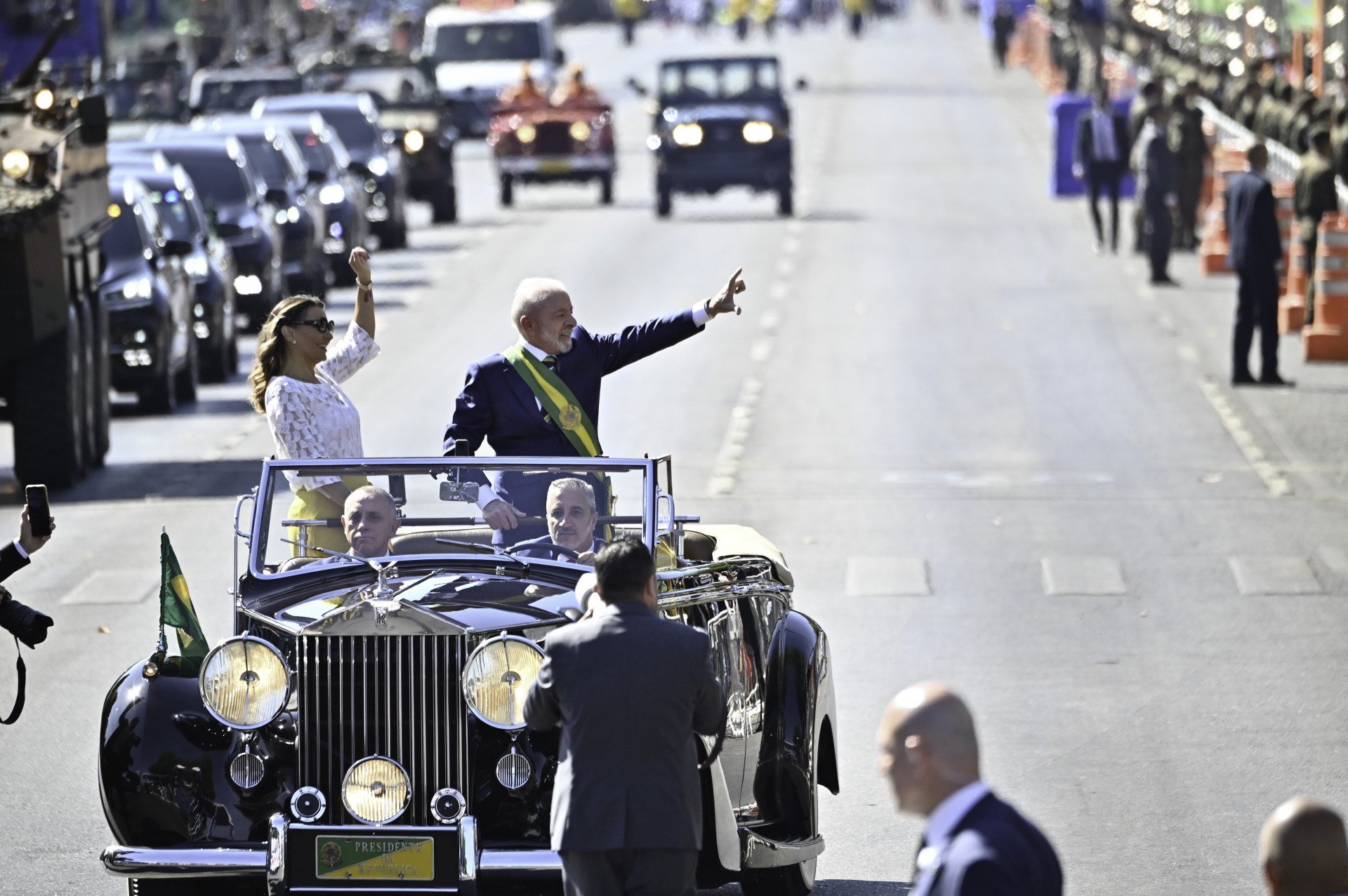Desfile de 7 de setembro em Brasília tem gritos de 'sem anistia' e ausência de ministros do STF