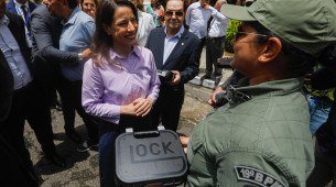 Governadora Raquel Lyra realizou entrega de pacote de equipamentos para forças de segurança estaduais, nesta segunda-feira (8)