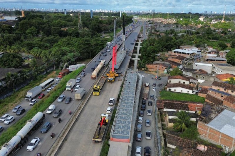 BR-232 voltará ser interditada parcialmente para segunda etapa da instalação da estrutura que permitirá a conexão da ciclovia e da passarela de pedestres