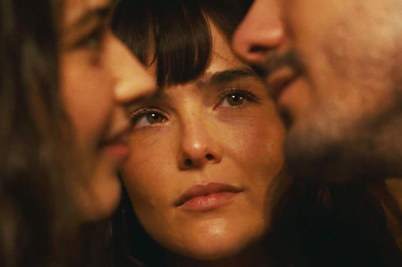 Cena do filme Entre Nós - Uma Dose Extra de Amor
