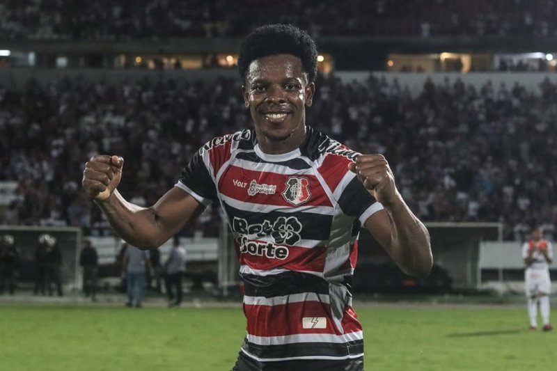 Wagner Balotelli marcou o gol do acesso do Santa Cruz