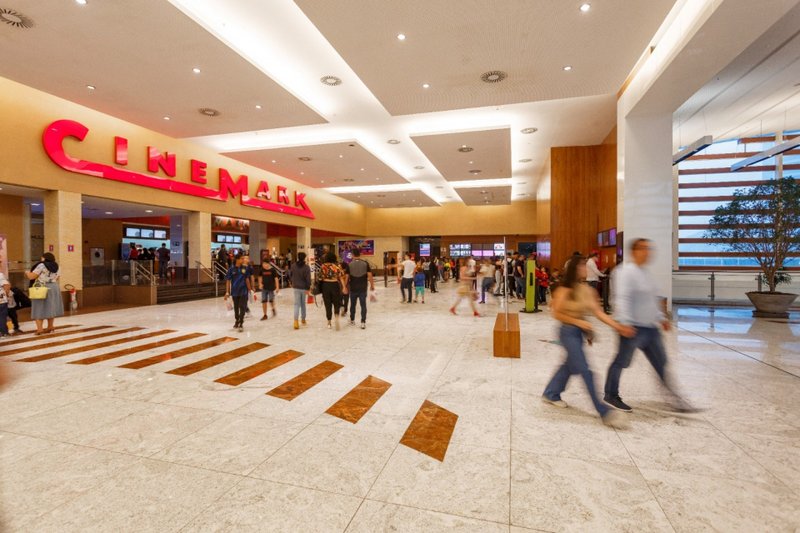 Sessão de cinema adaptada para famílias com bebês exibe "Uma Sexta-feira Mais Louca Ainda" no RioMar Recife