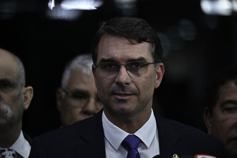 Fl&aacute;vio Bolsonaro tamb&eacute;m pregou a uni&atilde;o da direita em torno do ex-presidente