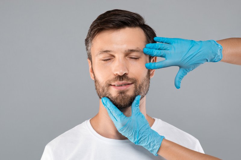 O tratamento é indicado quando as sombras ao redor dos olhos passam a causar incômodo visível