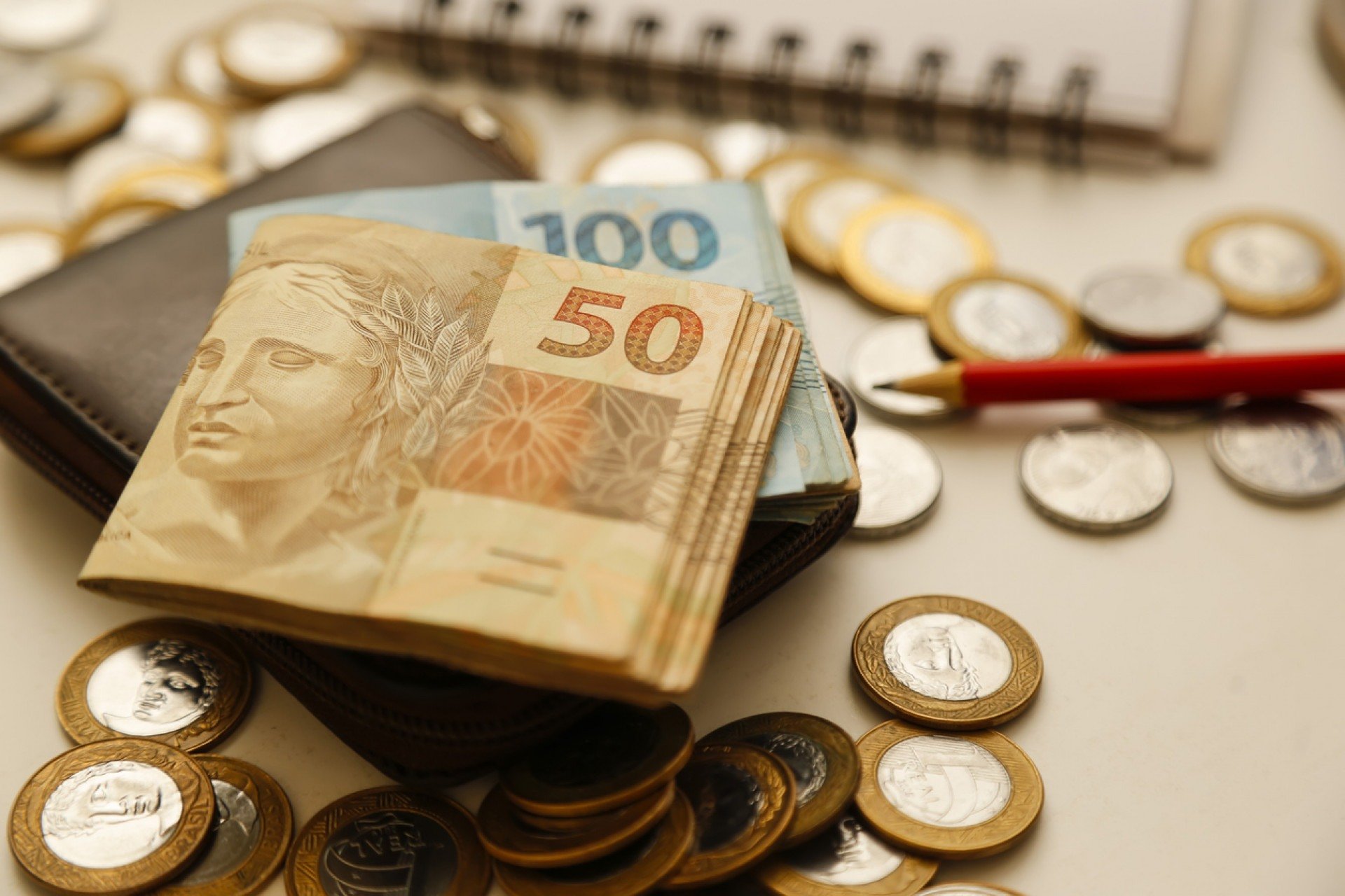 Simpatias para Atrair Dinheiro: 3 opções poderosas para fazer em casa!