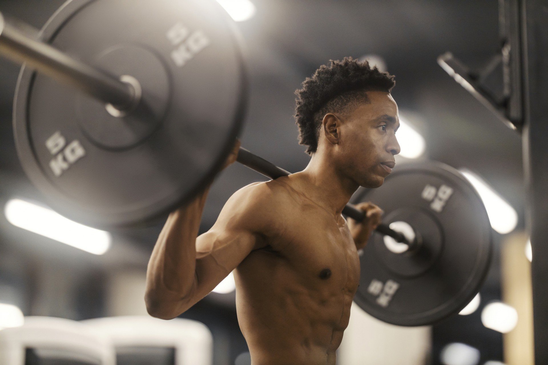 5 óleos naturais ideais para evitar estrias em homens que fazem musculação