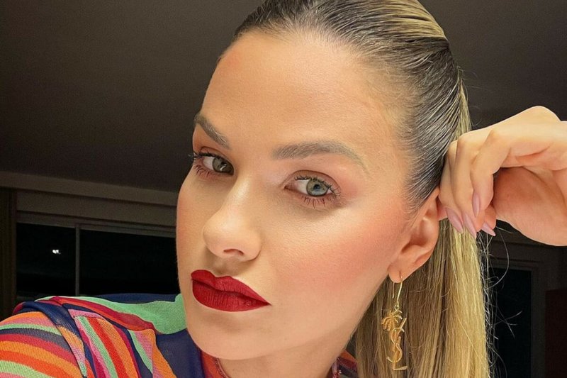 Andressa Suita posta vídeo treinando e mostra como mantém o bumbum sarado