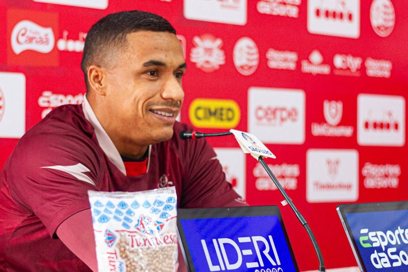 Arnaldo, lateral-direito do Náutico