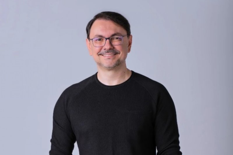 Rossandro Klinjey é psicólogo clínico, especialista em educação e desenvolvimento humano e embaixador da Educa