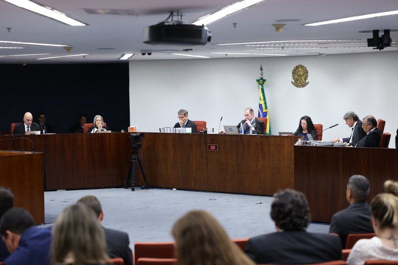 Voto de Luiz Fux ultrapassou 10 horas de duração, durante o julgamento do núcleo 1 da trama golpista, no Supremo Tribunal Federal (STF), nesta quarta-feira (10)