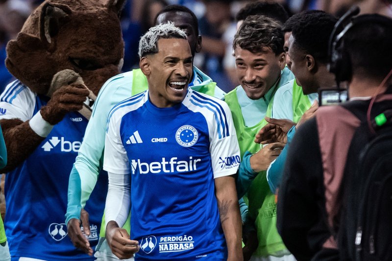 Sorriso de Matheus Pereira ao celebrar gol pelo Cruzeiro