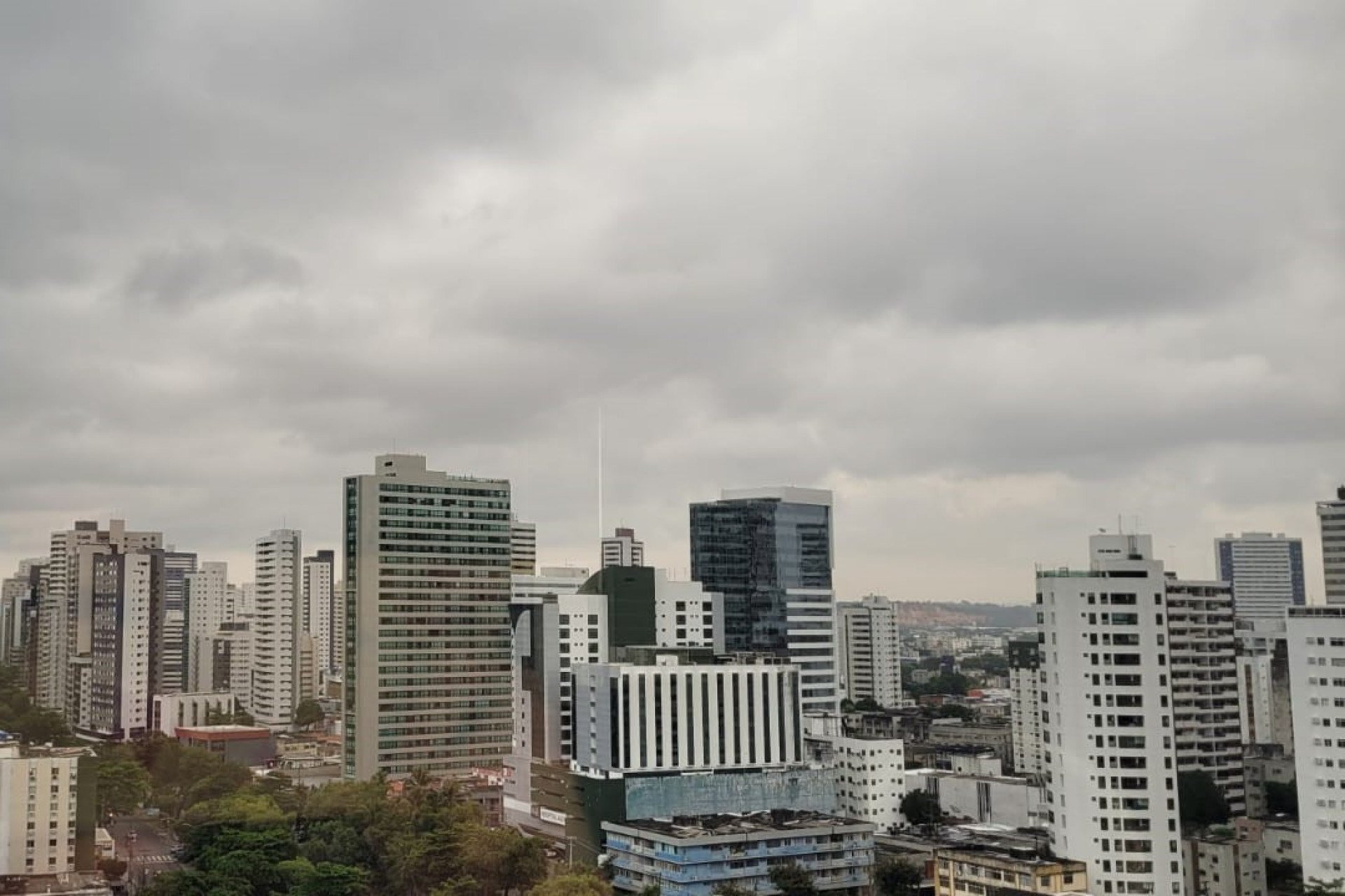 Previsão do tempo: Grande Recife amanhece nesta quinta-feira (11) com céu nublado e possibilidade de chuva fraca