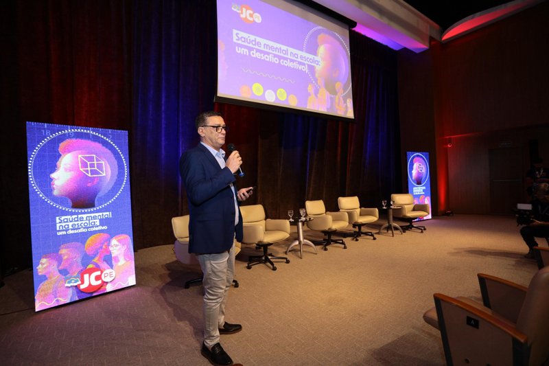 Laurindo Ferreira, diretor de Jornalismo do SJCC, abre o evento JC Educação - Saúde Mental na Escola: Um Desafio Coletivo