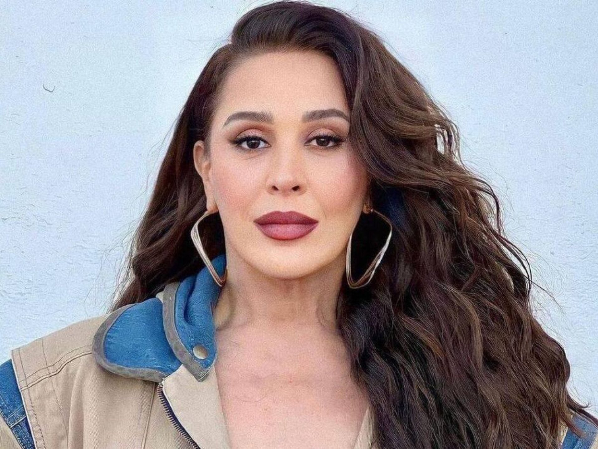 Claudia Raia posa nua na web e chama atenção dos fãs com clique: “Obra de arte”