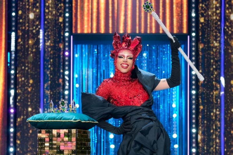 Ruby Nox conquista a coroa do Drag Race Brasil 2