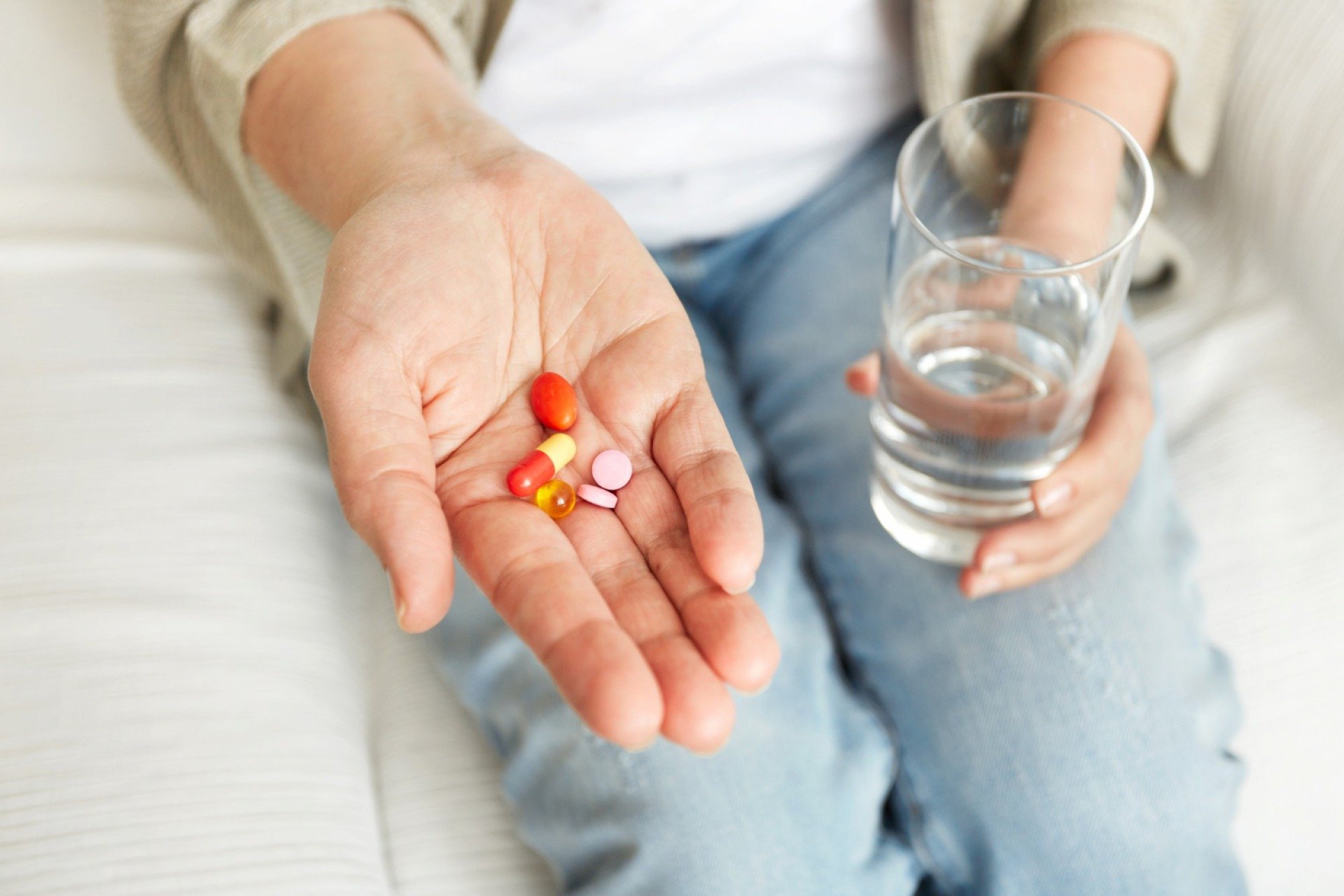 "Medicina do Instagram": especialistas alertam para a perigosa ilusão do uso excessivo de vitaminas D e B12