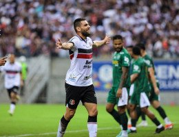 William Alves em comemoração de gol para o Santa Cruz na Série D 2025