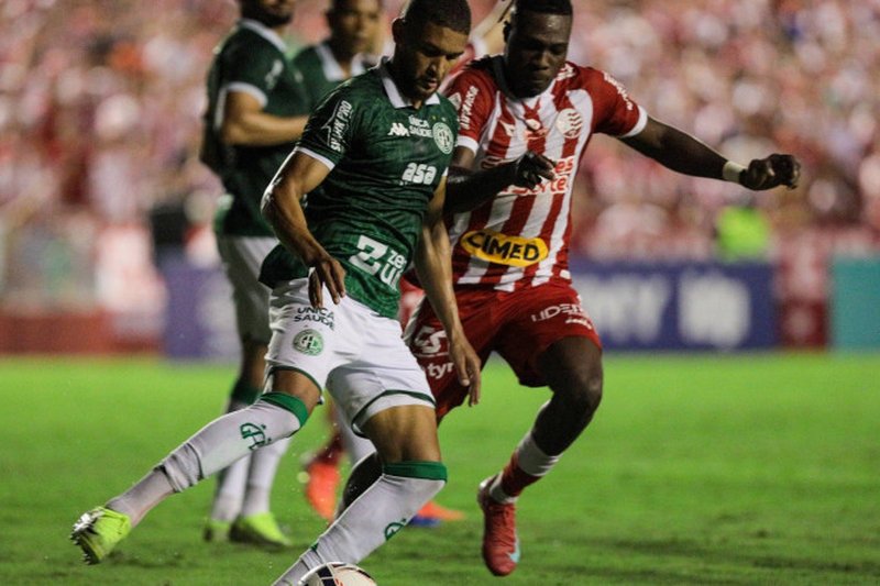 Lance do jogo entre Náutico x Guarani pela 2ª rodada do Quadrangular Final da Série C