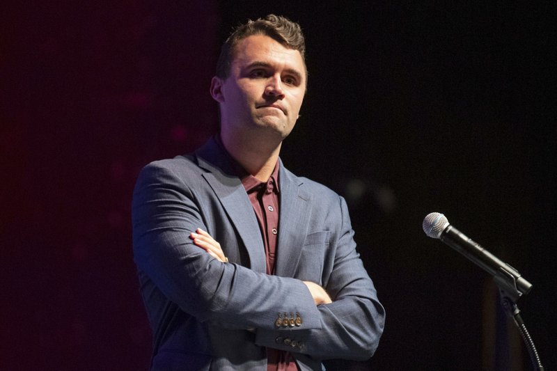 Charlie Kirk discursa na Texas A&M University como parte da turnê American Comeback Tour da Turning Point USA na terça-feira, 22 de abril de 2025, em College Station, Texas