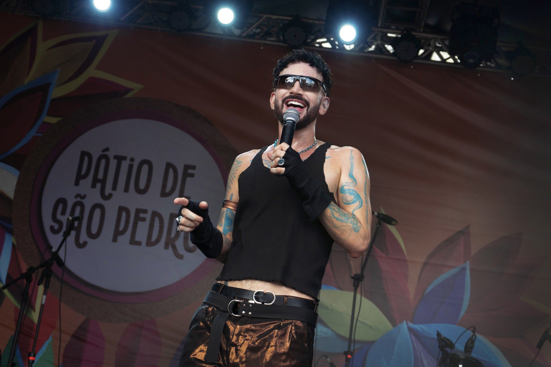 Cantor recifense Juan Guiã apresenta novo show 'Raiz' na Parada da Diversidade