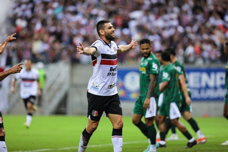 William Alves em comemoração de gol para o Santa Cruz na Série D 2025