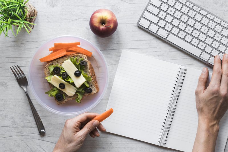 Alimentação bem planejada pode ser aliada aos estudos