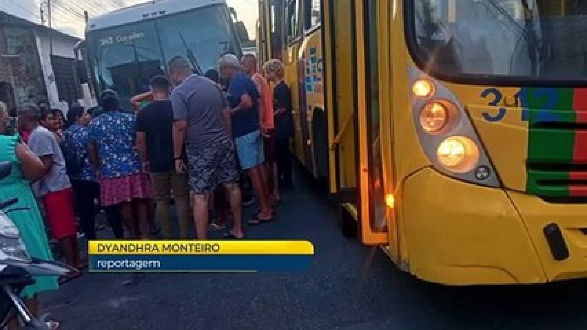 Adolescente morre após cair de ônibus enquanto fazia "surfe" no Grande Recife 
