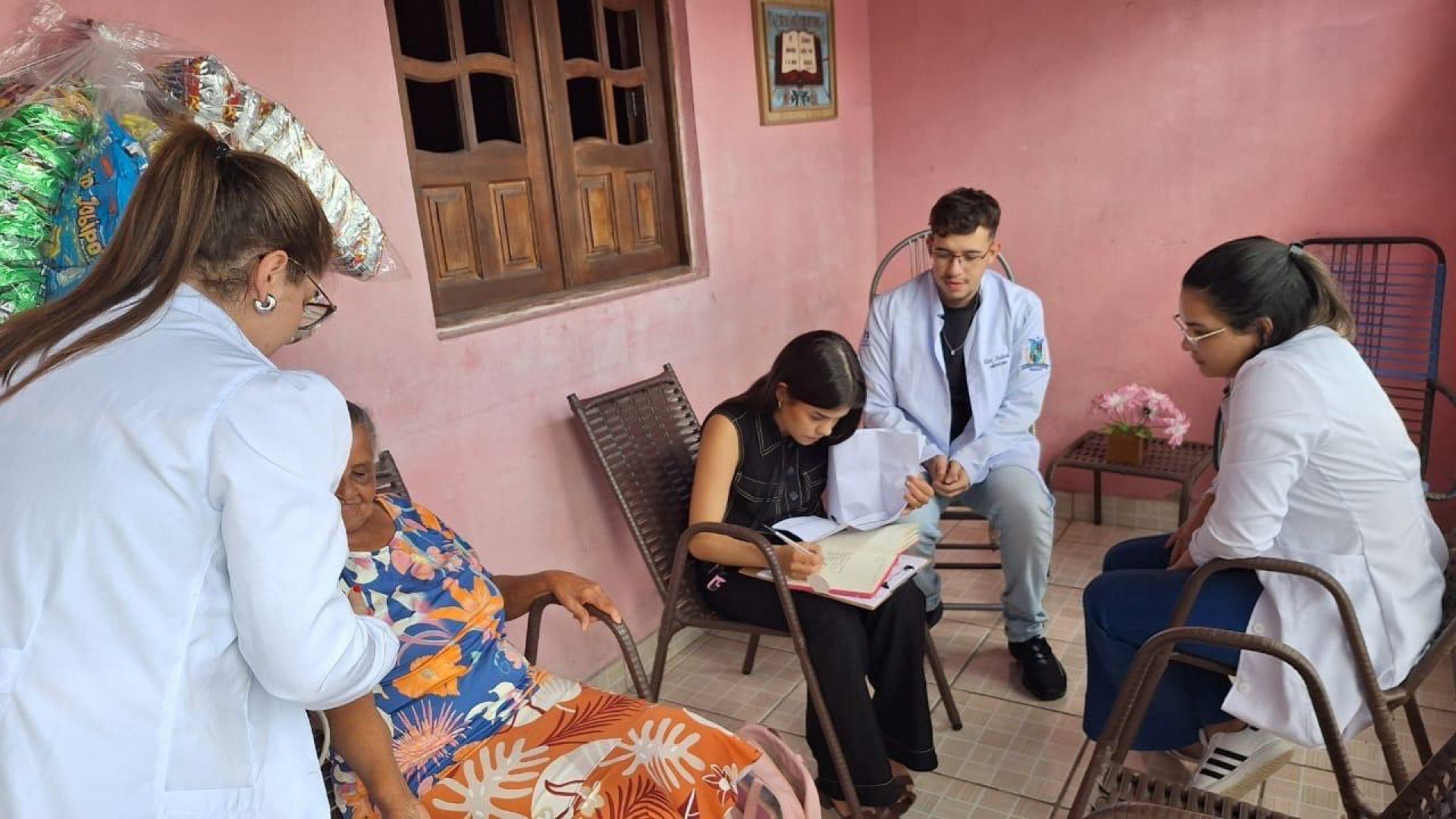 JC Educação: Menção Honrosa para UFPE no ICPC, iniciativas de saúde em Goiana e inscrições para ONEE 2025