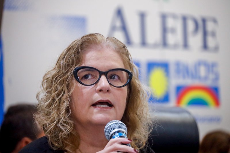 A secretária de Saúde de Pernambuco, Zilda Cavalcanti, prestou esclarecimentos a deputados na Comissão de Saúde da Alepe, nesta quarta-feira (17)