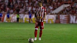 Vitinho em ação pelo Náutico