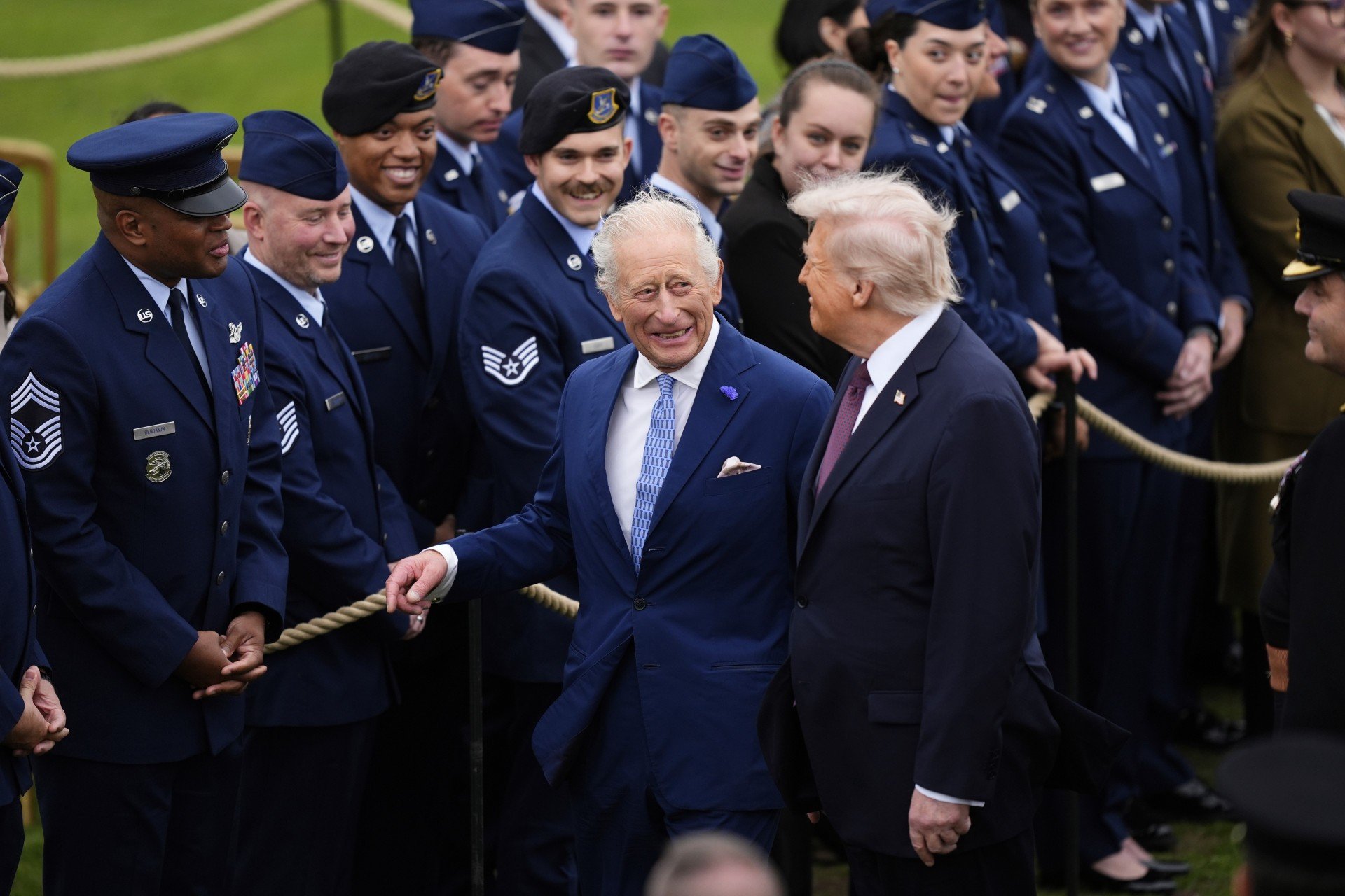 Rei Charles III recebe Trump em 2ª visita de Estado inédita ao Reino Unido