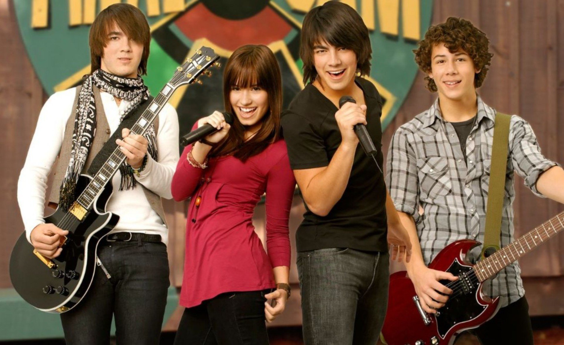 Jonas Brothers confirmam produção de ‘Camp Rock 3’; veja vídeos