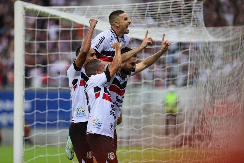 Jogadores do Santa Cruz em comemoração de gol pela Série D