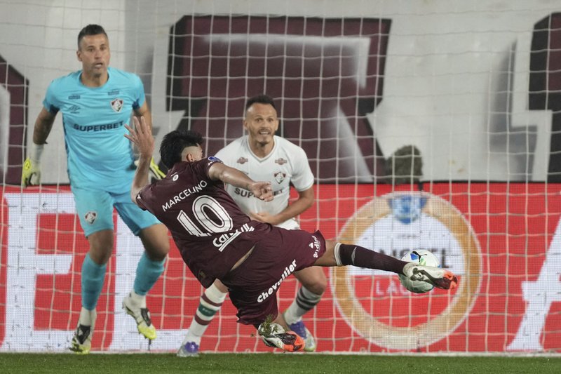 Lance do jogo entre Lanús x Fluminense pela partida de ida das quartas de final da Sul-Americana