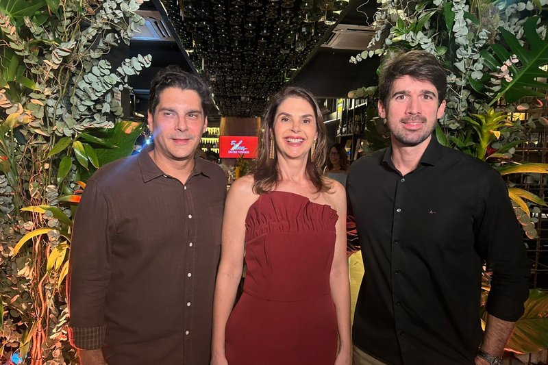 Os irmãos, sócios e sommeliers da Entre Vinhos, Leonardo Duarte, Luis Figueiredo e Eduarda Figueiredo