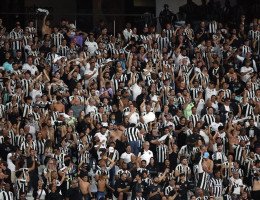Torcida organizada do Botafogo faz cobrança ao elenco e a John Textor: “Escolhas erradas”